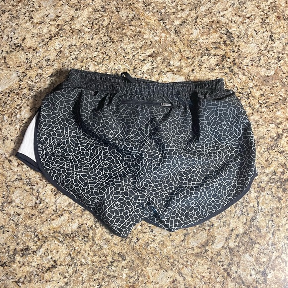 Women’s Nike Dri-Fit shorts - Picture 2 of 3